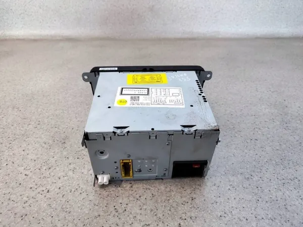 OEM 3c8035190c radio VW Passat B7:lle & Tiguanille image 4