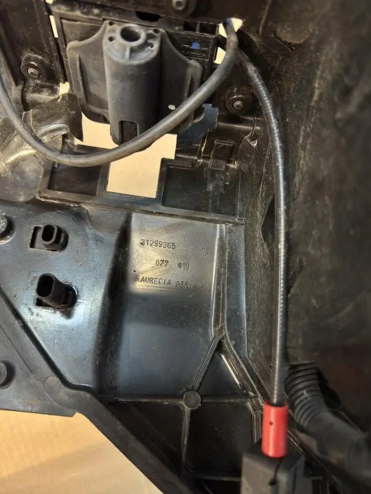 Renfort pare-chocs avant OEM 31299794 Volvo V40 image 10