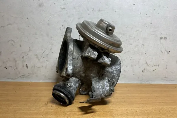 Válvula EGR Mercedes-Benz C (W203) 2.2L Diesel image 2