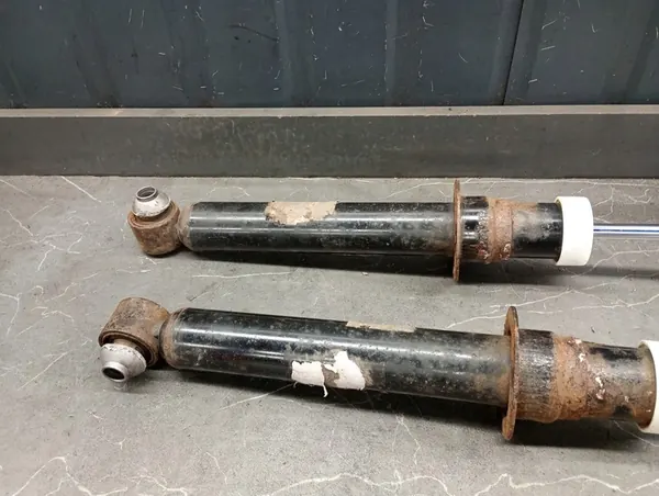 Amortisseurs arrière BMW F10 Ensemble complet image 2