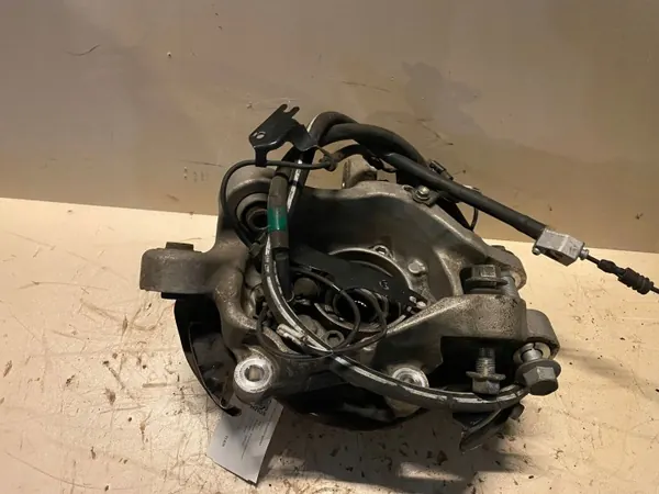 Lexus IS-F 2016 Taka pyörännavan OEM UTO31408 image 3