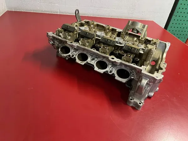 BMW OE 8602581 cylinder head image 2
