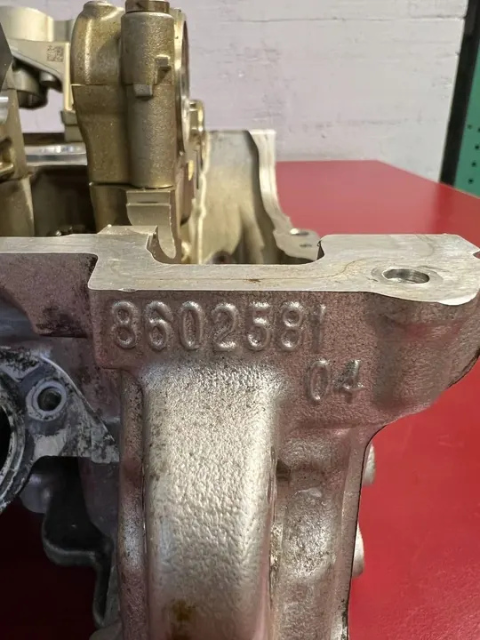 BMW OE 8602581 cylinder head image 5