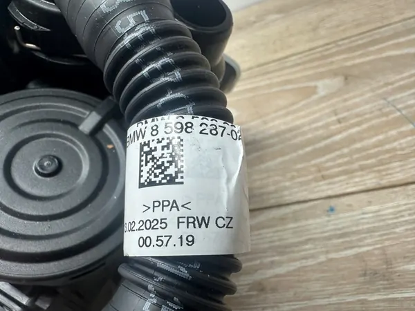 Separador de óleo BMW X3 X4 X5 G05 G20 G21 B57 OEM 11157925785 image 7