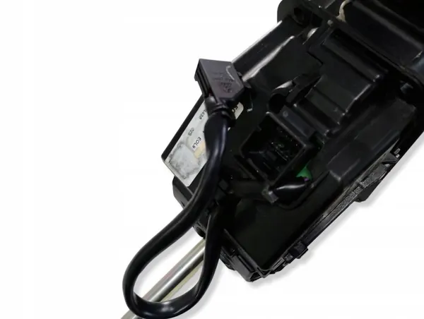Cric Volkswagen OEM 5QM713025A - État Utilisé image 6