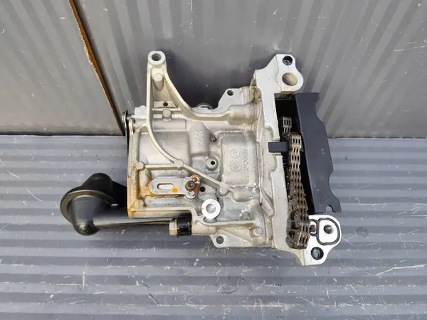 VW TAIGO 1.0 TSI - OLJEPUMP 05C145208A image 2