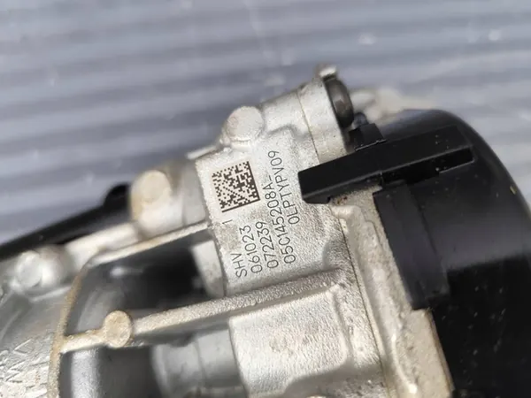 VW TAIGO 1.0 TSI - OLJEPUMP 05C145208A image 3