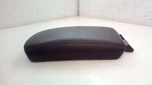 Begagnad Infiniti Q50 armstödslock OEM 0 image 4