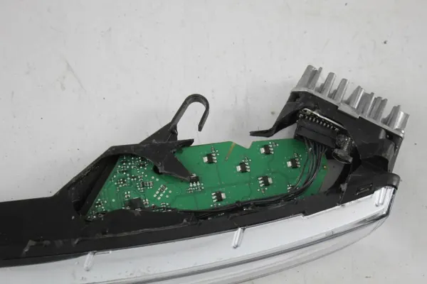Intermitente LED derecho OEM 7P5941182Q para Porsche Cayenne 7P image 3