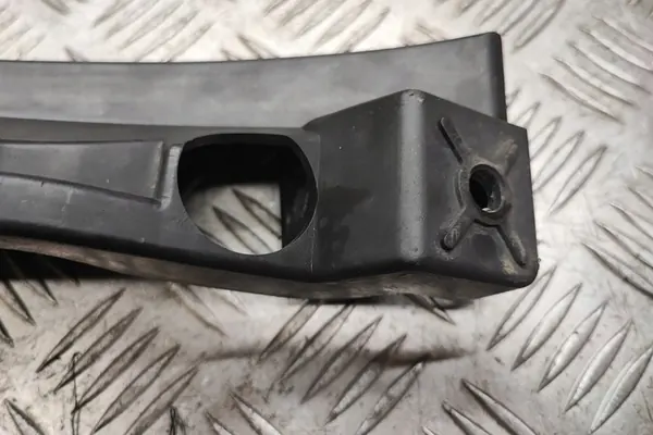 Guida paraurti anteriore destro VW TOURAN 1T0807890A image 7