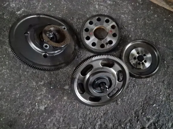 Scania Steuerriemenscheibe OEM - DC13 450PS Motor image 2