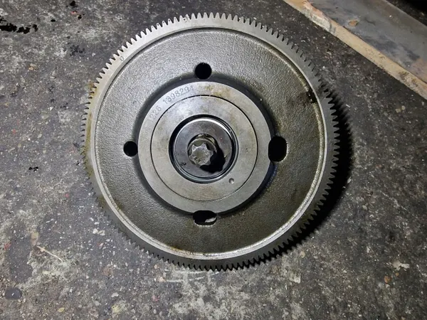 Scania Steuerriemenscheibe OEM - DC13 450PS Motor image 9