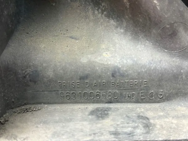Carcaça do Ventilador Peugeot OEM 9631006580 - Usado image 3