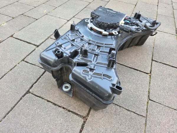 Tanque AdBlue RENAULT CLIO V 172A21630R 237G00331R <2019 image 3