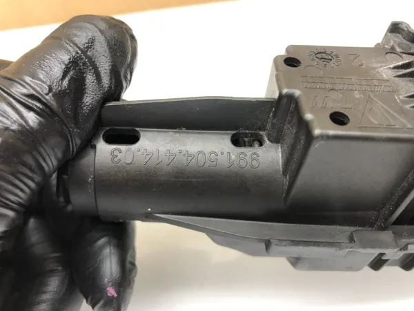 Porsche 911 991 bränslelucksaktuator OEM 99150486000 image 5