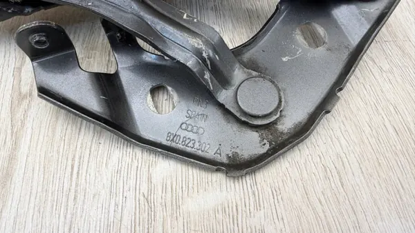 Dobradiça capô direito Audi A1 8X OEM 8X0823302A KA26/042 image 3