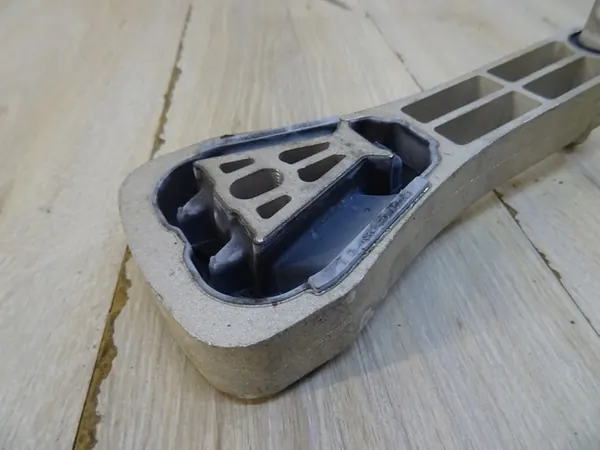 Supporto Motore Destro Superiore Volvo S90 V90 image 2