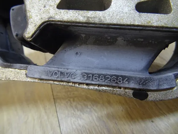 Supporto Motore Destro Superiore Volvo S90 V90 image 6