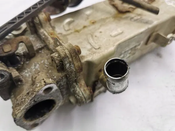 Hyundai Santa Fe 2012 EGR Kaasujäähdytin image 3