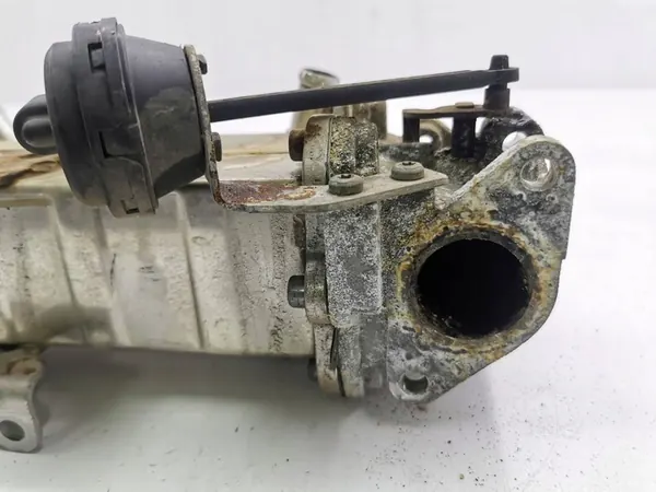 Hyundai Santa Fe 2012 EGR Kaasujäähdytin image 8