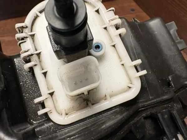 Tanque AdBlue usado OEM 9817154080 para Toyota Proace image 9