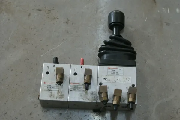 Contrôleur de Commutateur Pneumatique Miller 702987, 702996, 702991 image 2