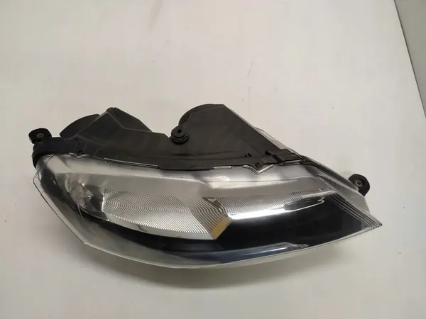 Farol direito Skoda Rapid image 2