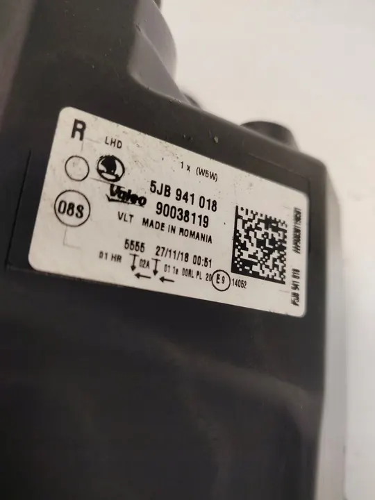 Farol direito Skoda Rapid image 3