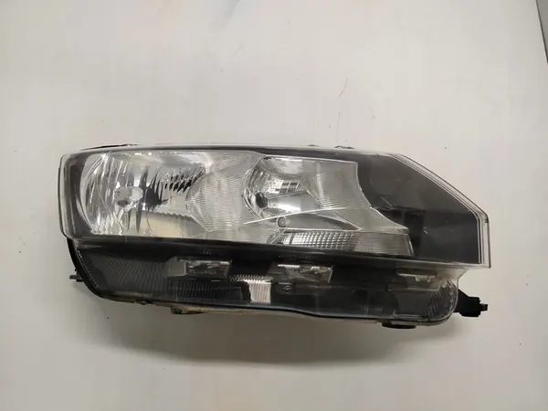 Farol direito Skoda Rapid image 6