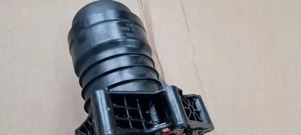 Audi Q5 SQ5 2018 Oljefiltermutter image 3