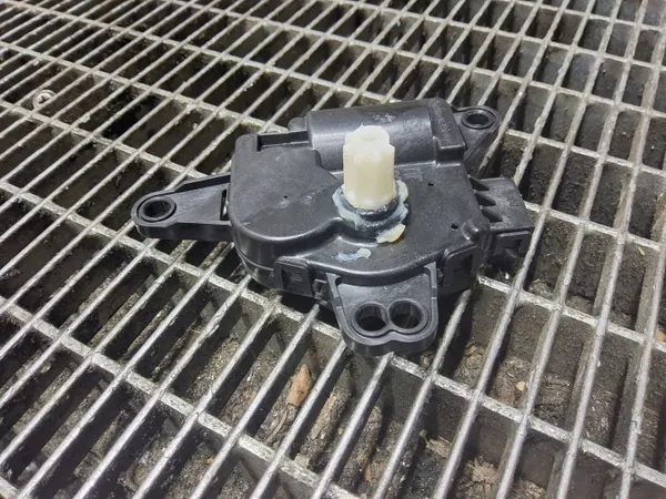 Hyundai Värmemotor OEM EA1F0-NE9AA03 Begagnad image 3