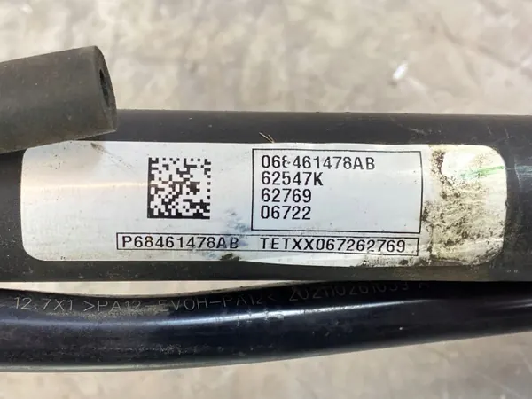 Jeep Kraftstoff-Einfüllstutzen OEM P68461478AB - Gebraucht image 5
