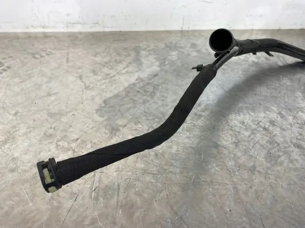 Jeep Kraftstoff-Einfüllstutzen OEM P68461478AB - Gebraucht image 7
