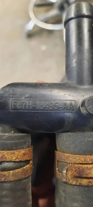 Válvula de calefacción y refrigeración Ford Transit image 3