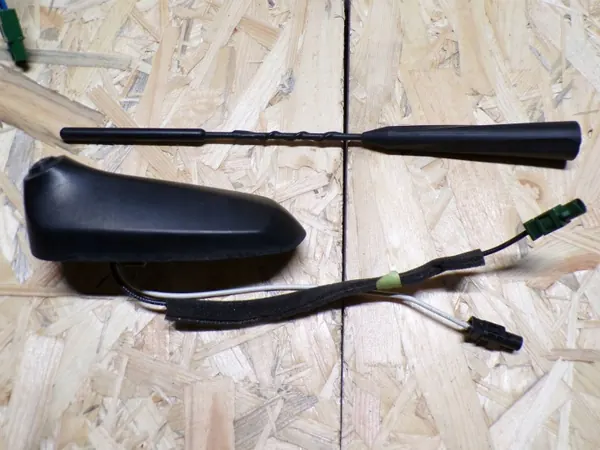 Antenne GPS OEM 140640 pour Opel Mokka X image 2