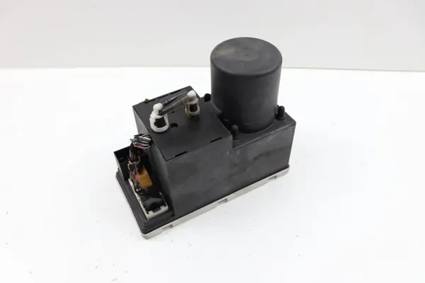 Bomba de bloqueio central Audi OEM 8L0862257E - Usado image 4