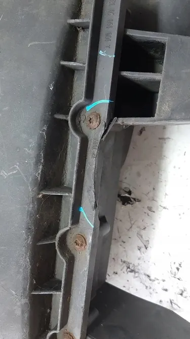 MERCEDES SPRINTER 906 2.2 CDI Ilmansuodattimen Kotelo A0000905001 image 3