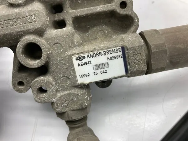 Soupape d'air à quatre voies Iveco OE K025852N AE4647N image 3