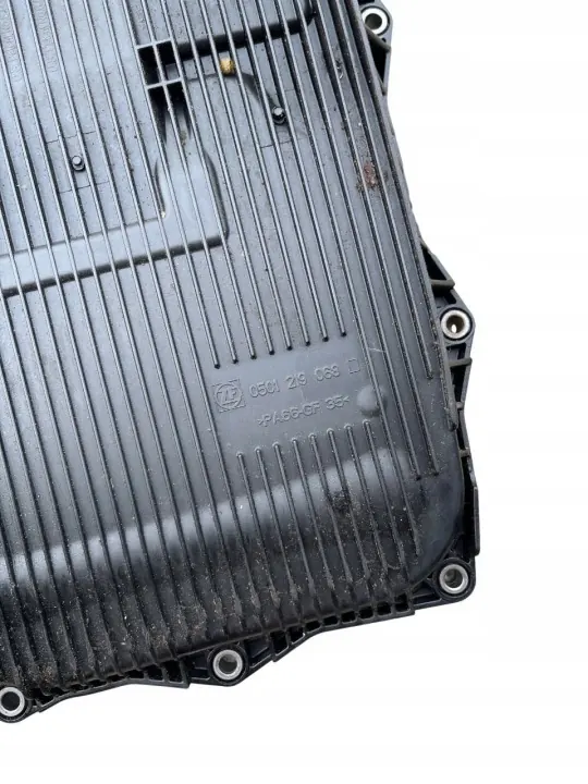 Dodge Challenger 2019 Versnellingsbak oliepan OEM 0501219068 image 4