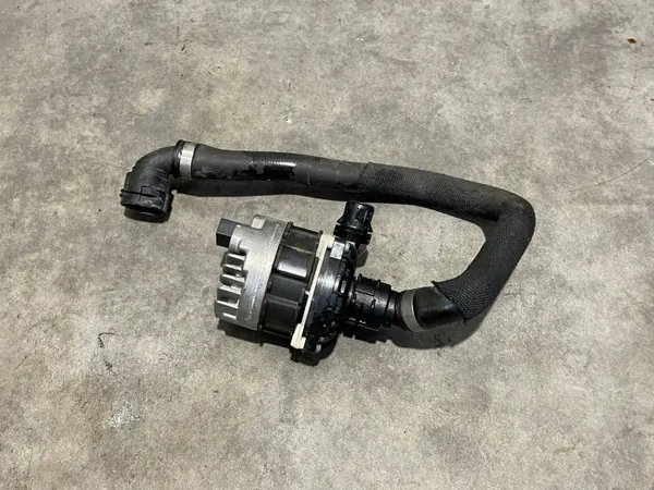 Vesipumppu OEM A0005002400 Mercedes AMG GT:lle image 2