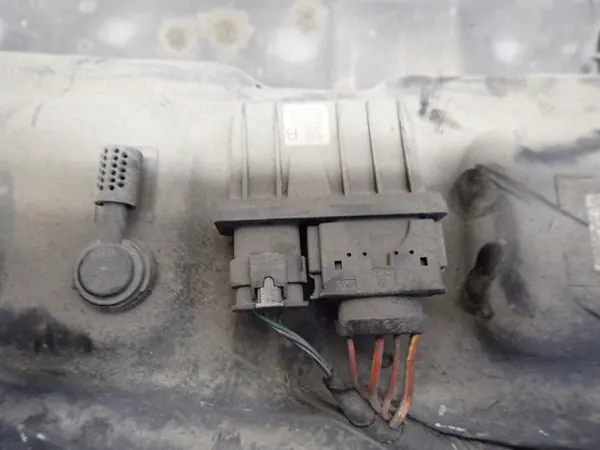 Réservoir AdBlue d'occasion OEM 5Q0131969E VW Groupe image 5