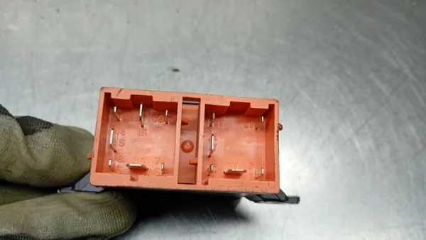 Sytytyspistokkeen Relä Volvo V40 I 2.0B 97R 30852028 image 3