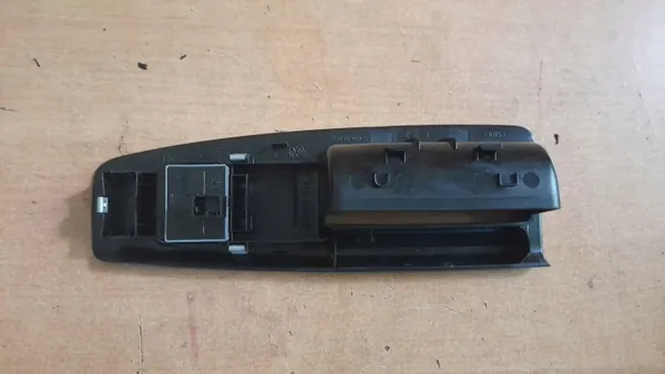 Window Switch VW Polo 9N IV 4 6Q1867171E image 4