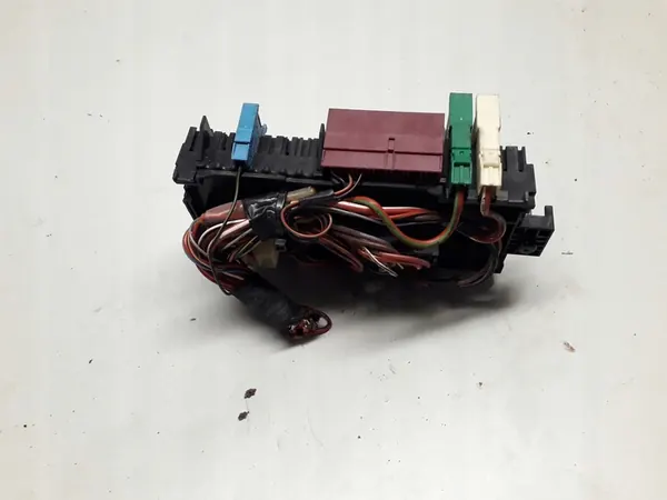 CAIXA DE FUSÍVEIS MERCEDES CLASSE B image 2