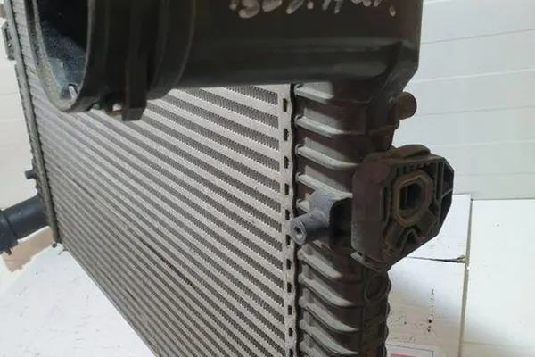 Radiatore Intercooler VW TOURAN 1.9L Diesel 2008 image 4