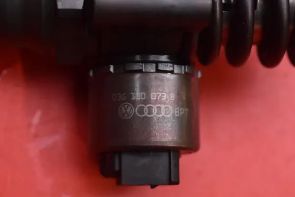 Injectiepomp OEM 03G130073B voor Audi A3 2.0 TDI image 7