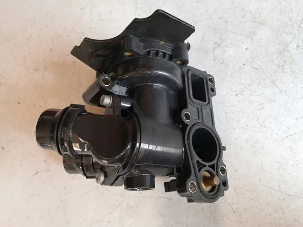 Vattenpump VW Audi Skoda 06H121026AG image 3