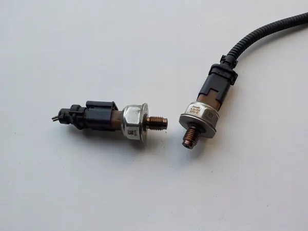 Injector Peugeot 308 1.6 E-HDI OEM 9676643880 image 2