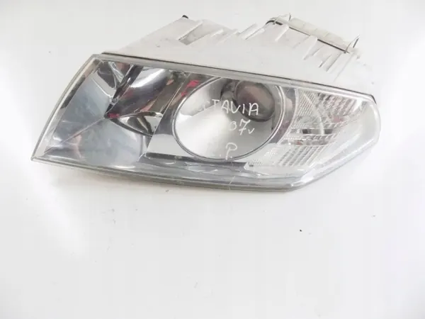 Skoda Octavia II 07r linker voorlamp OEM image 2