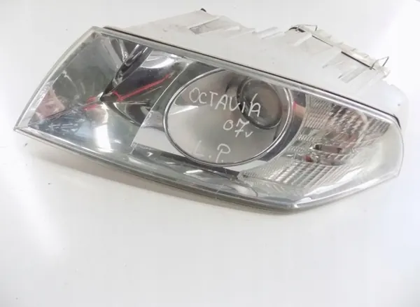Skoda Octavia II 07r linker voorlamp OEM image 5